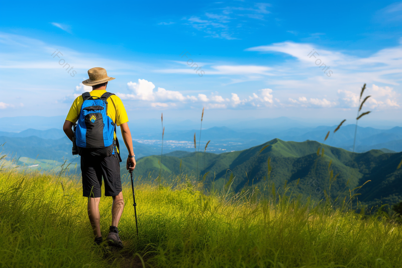 蓝色唯美风景登山远行的中年男性拍摄,高清,摄影图,摄影图片,图片大全,摄影图免费下载